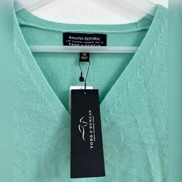 Banana Republic Todd & Duncan Scottish Cashmere Yarn V Neck Sweater New With Tag - Picture 3 of 5